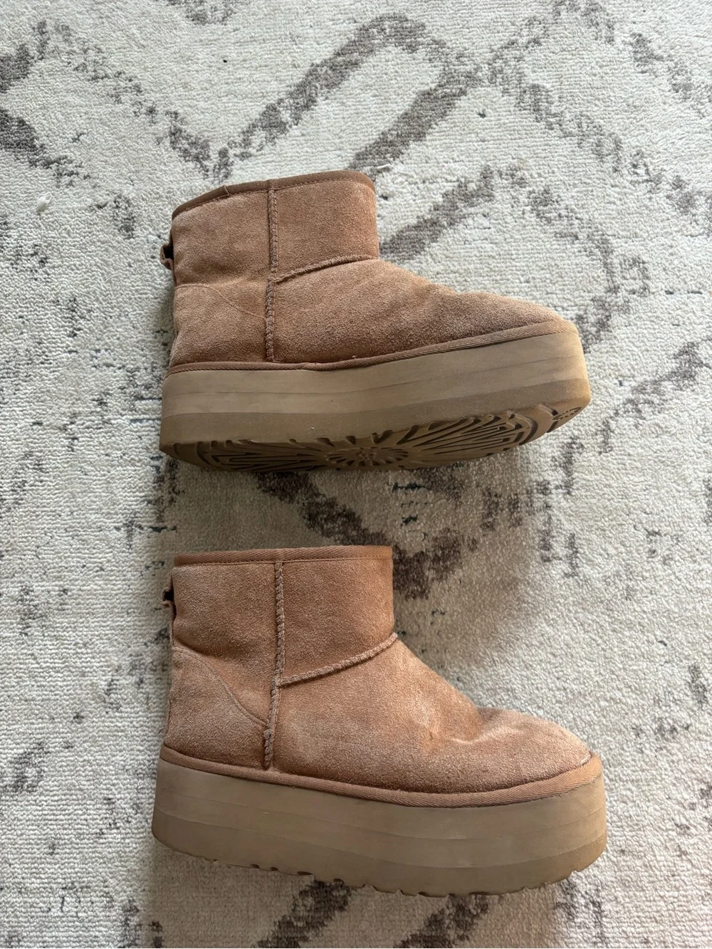 Ugg Classic Flatform Mini Boot Size 8